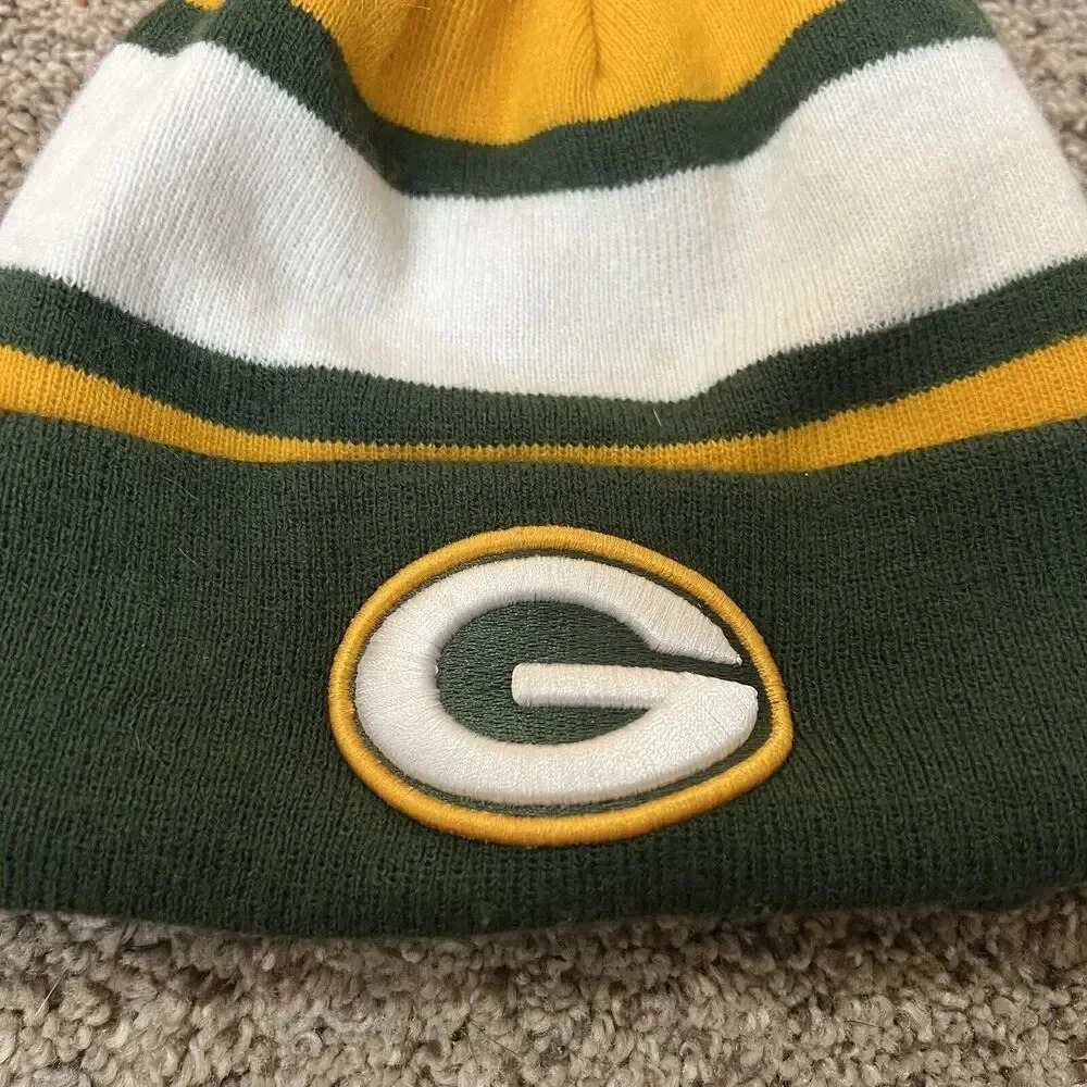 NFL Green Bay Packers Beanie Football Fan Thermal Hat Cap Tassel Poof Sports - Picture 2 of 11